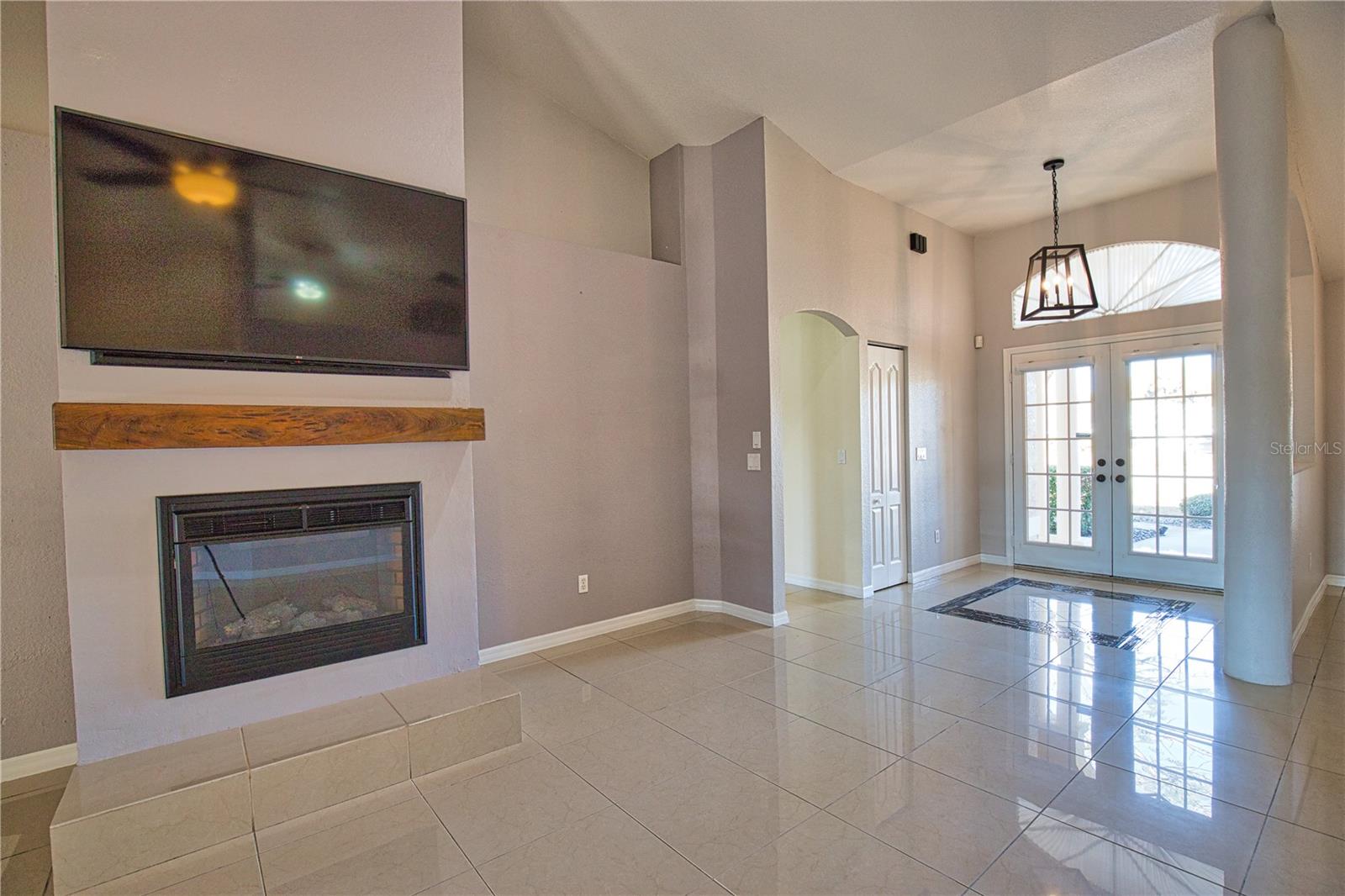 Listing photo id 17 for 3985 Massini Avenue