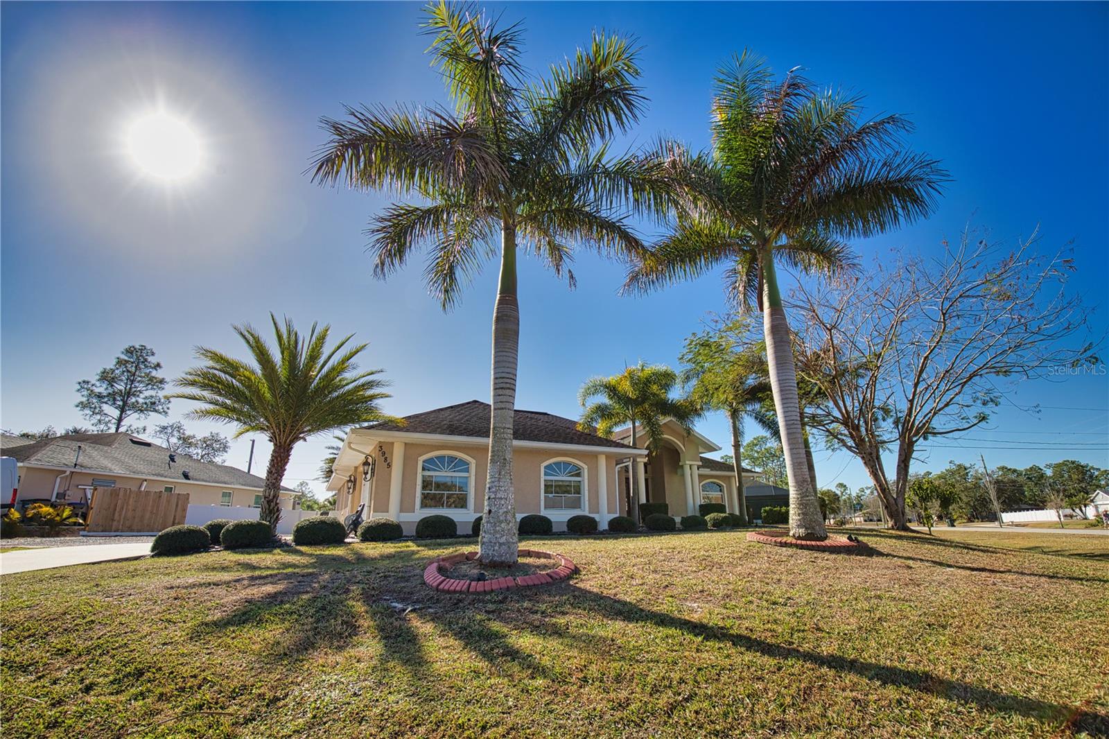 Listing photo id 0 for 3985 Massini Avenue