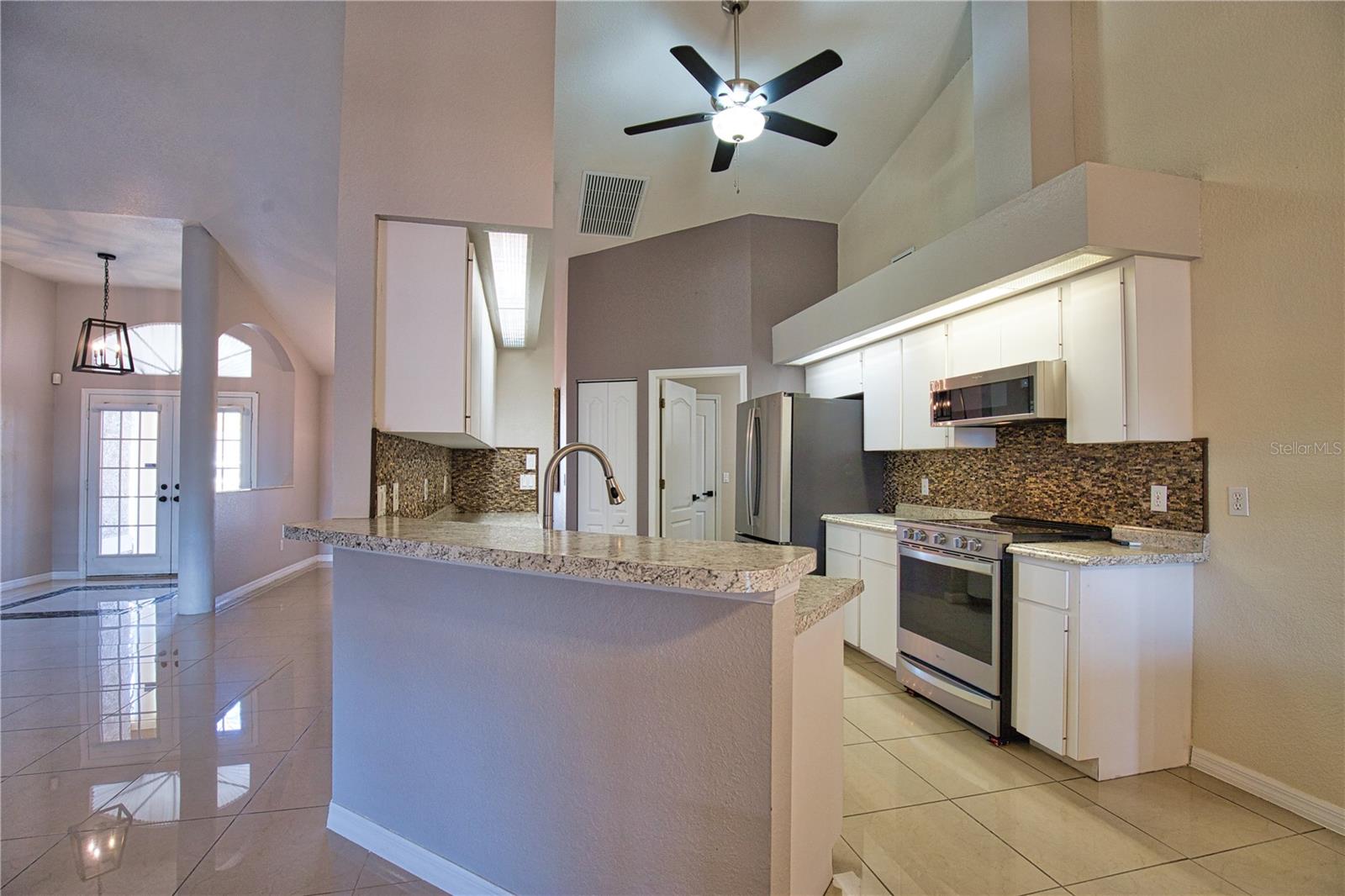 Listing photo id 26 for 3985 Massini Avenue