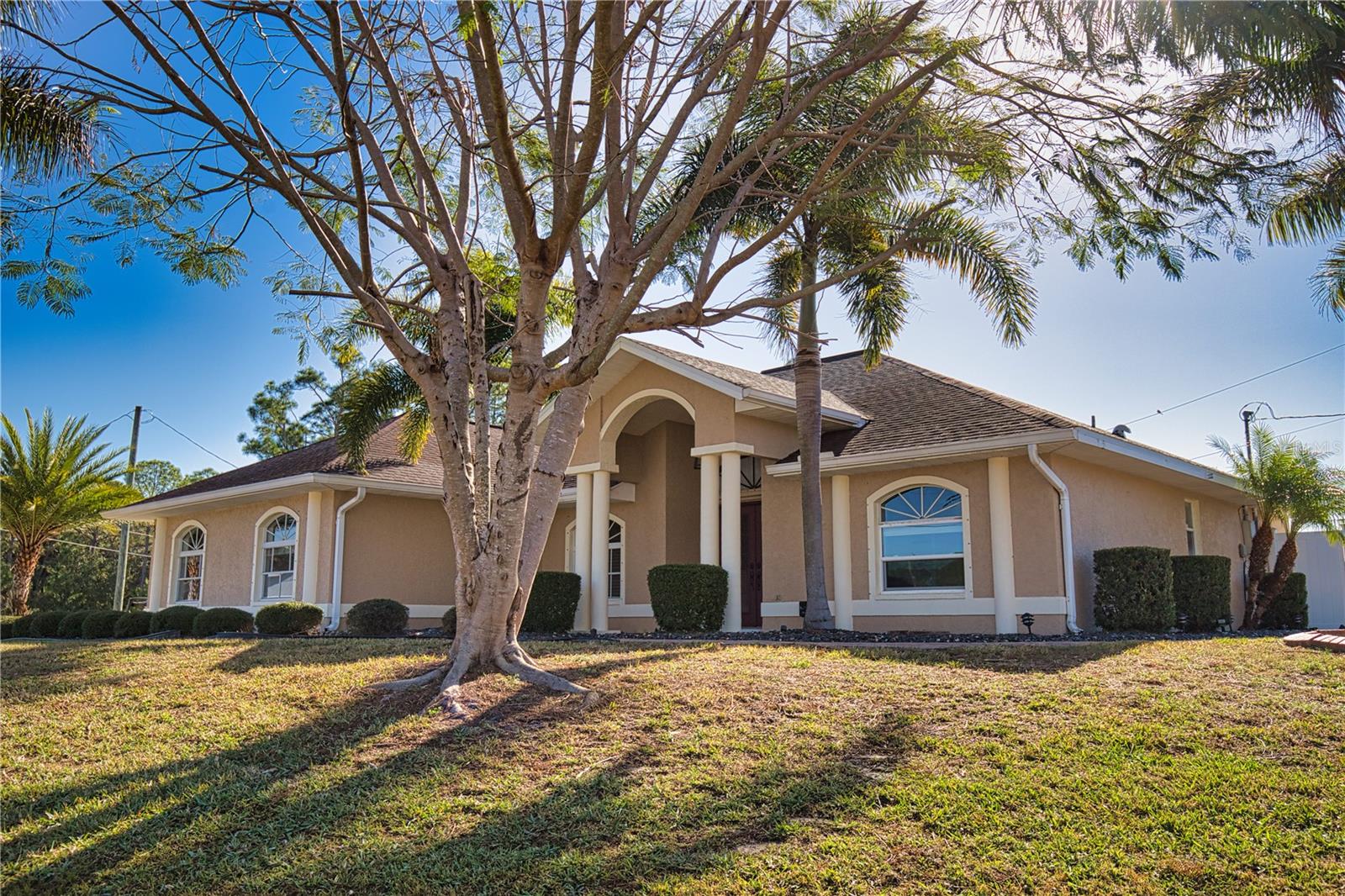 Listing photo id 1 for 3985 Massini Avenue