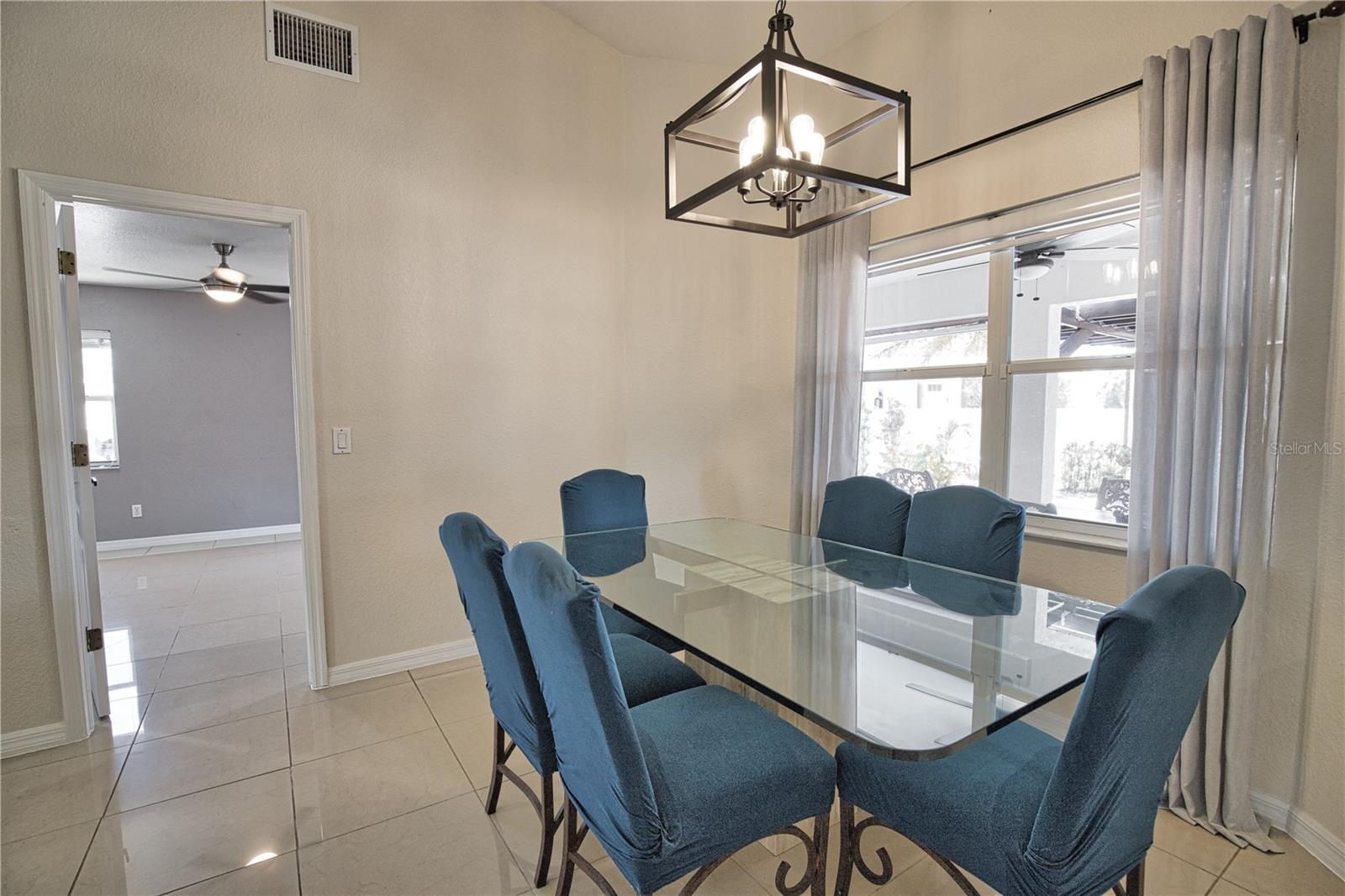 Listing photo id 30 for 3985 Massini Avenue