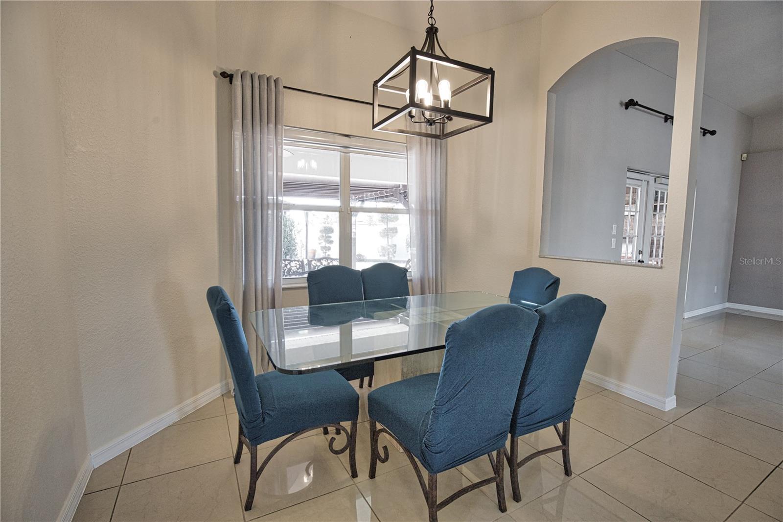 Listing photo id 32 for 3985 Massini Avenue