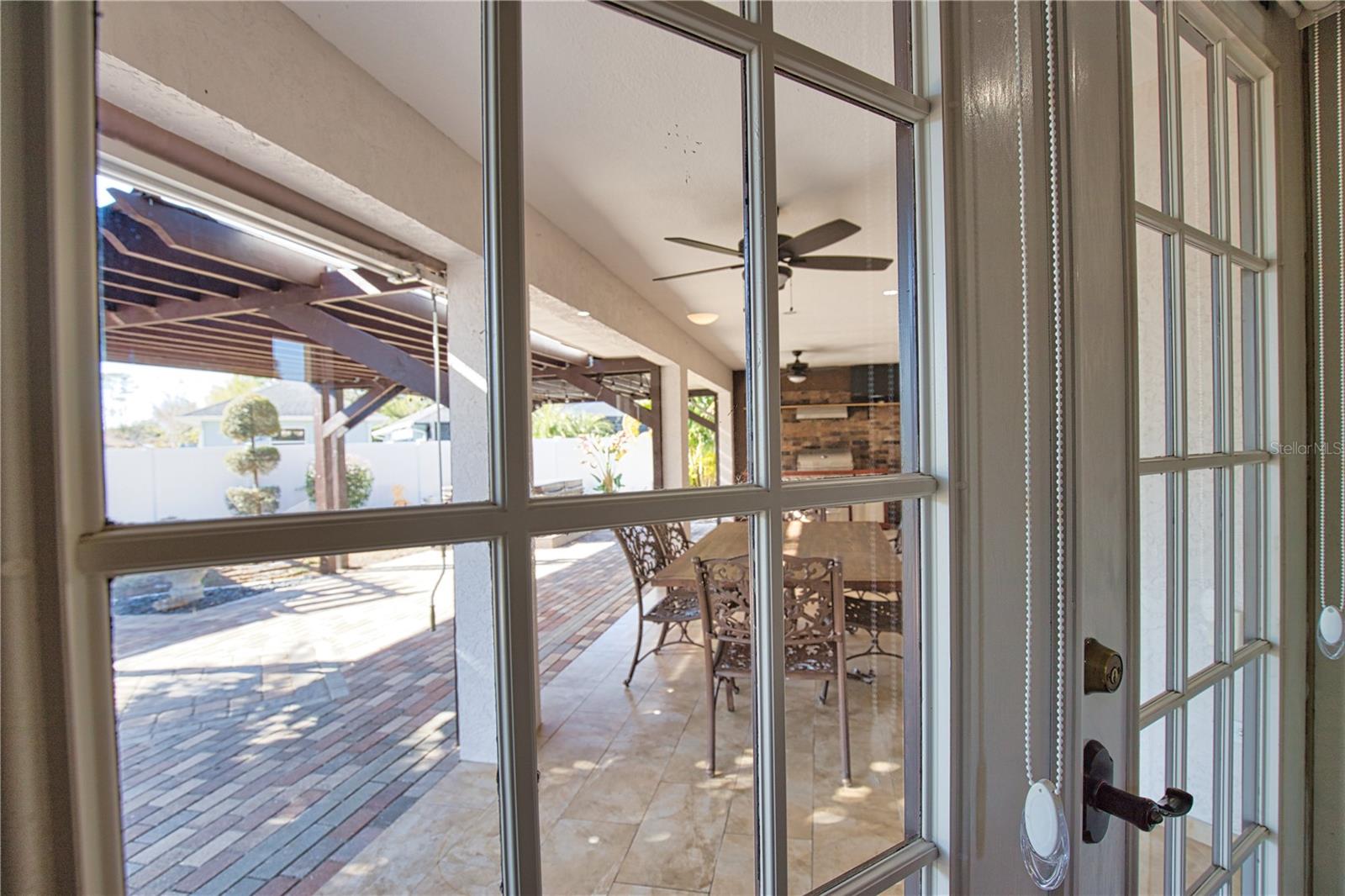 Listing photo id 35 for 3985 Massini Avenue