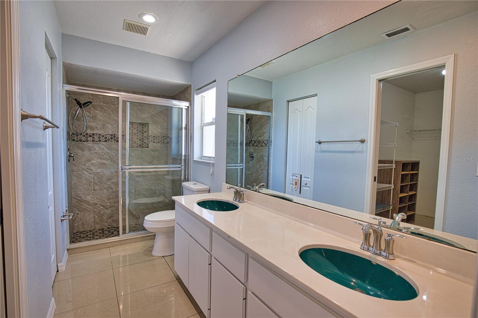 Listing photo id 37 for 3985 Massini Avenue