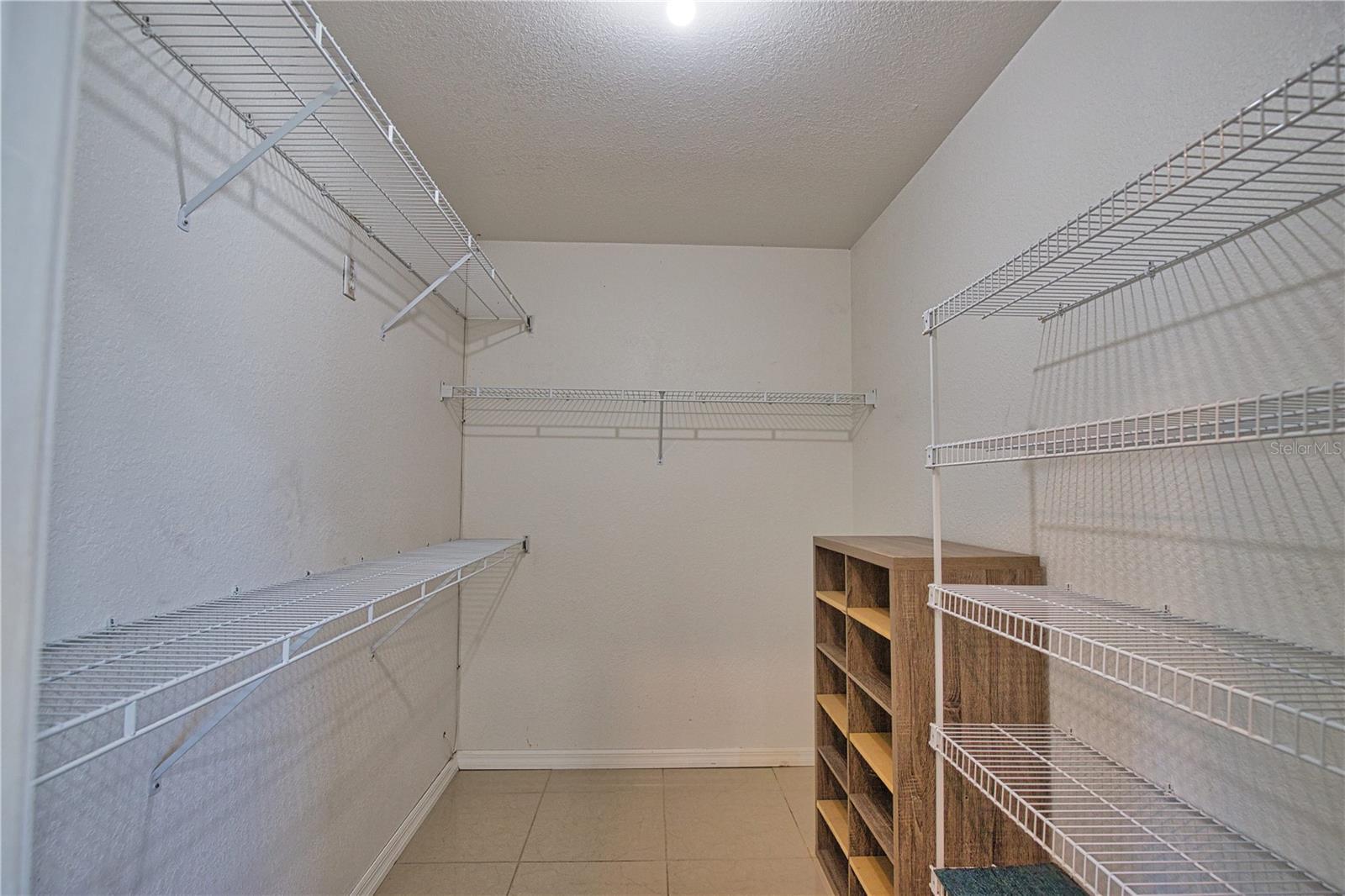 Listing photo id 39 for 3985 Massini Avenue