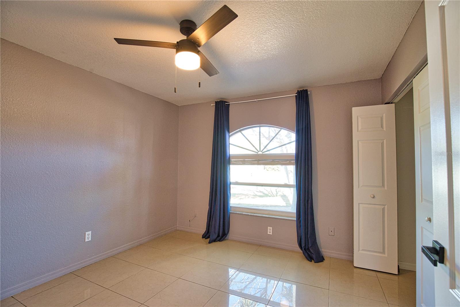 Listing photo id 40 for 3985 Massini Avenue