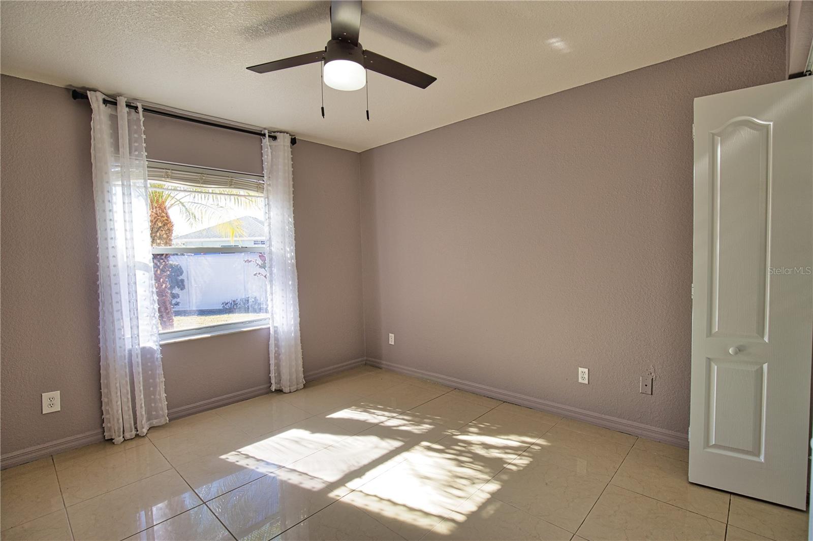 Listing photo id 43 for 3985 Massini Avenue