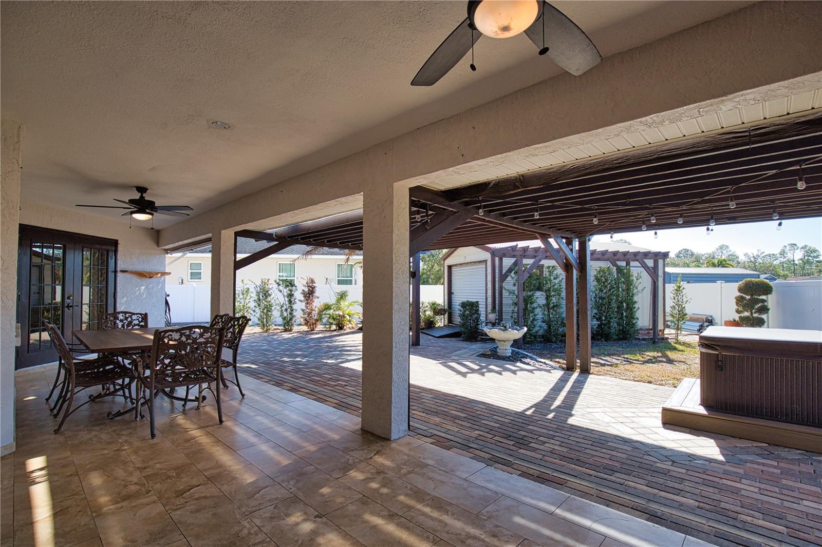 Listing photo id 45 for 3985 Massini Avenue