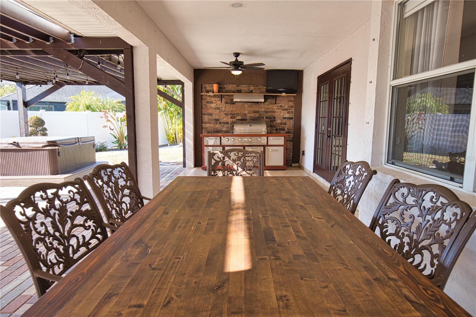 Listing photo id 49 for 3985 Massini Avenue