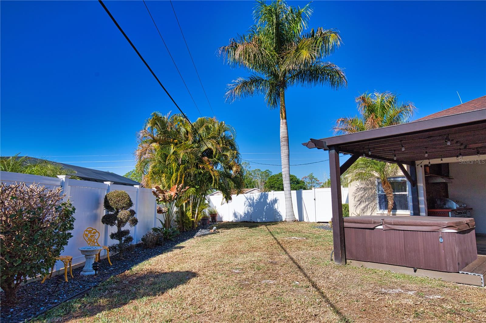 Listing photo id 54 for 3985 Massini Avenue