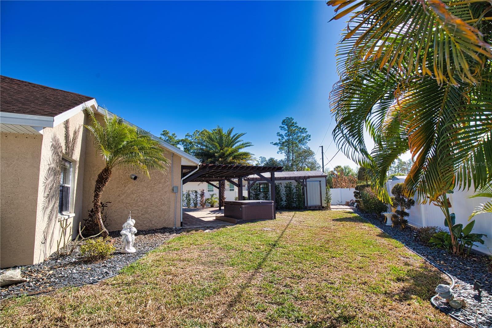 Listing photo id 56 for 3985 Massini Avenue