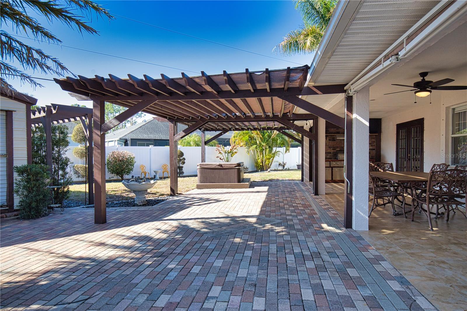 Listing photo id 59 for 3985 Massini Avenue