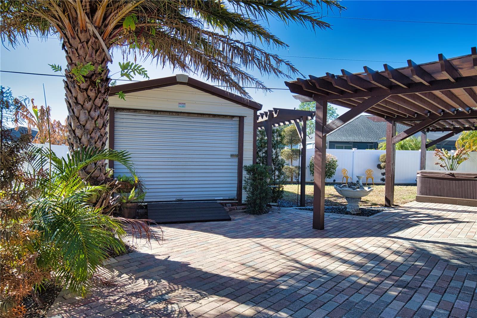 Listing photo id 60 for 3985 Massini Avenue