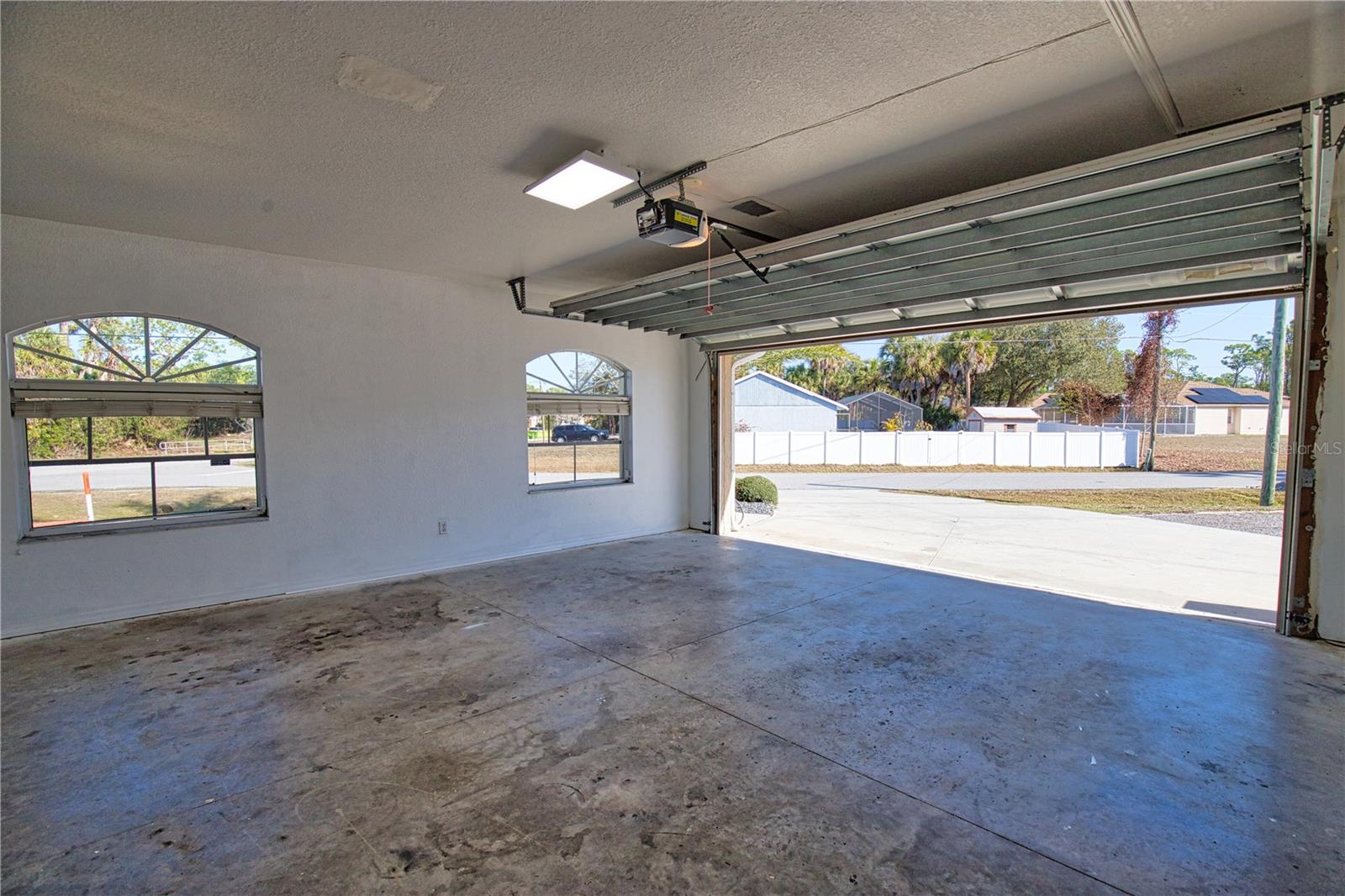 Listing photo id 63 for 3985 Massini Avenue