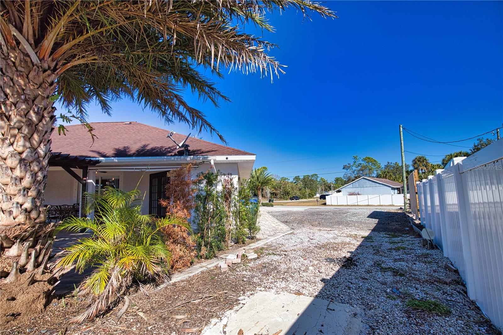 Listing photo id 64 for 3985 Massini Avenue