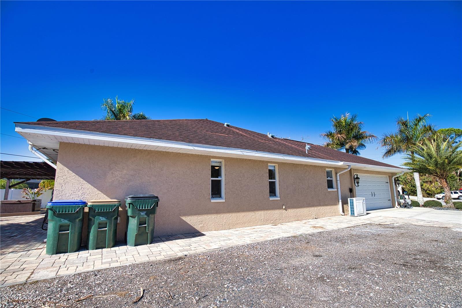 Listing photo id 65 for 3985 Massini Avenue