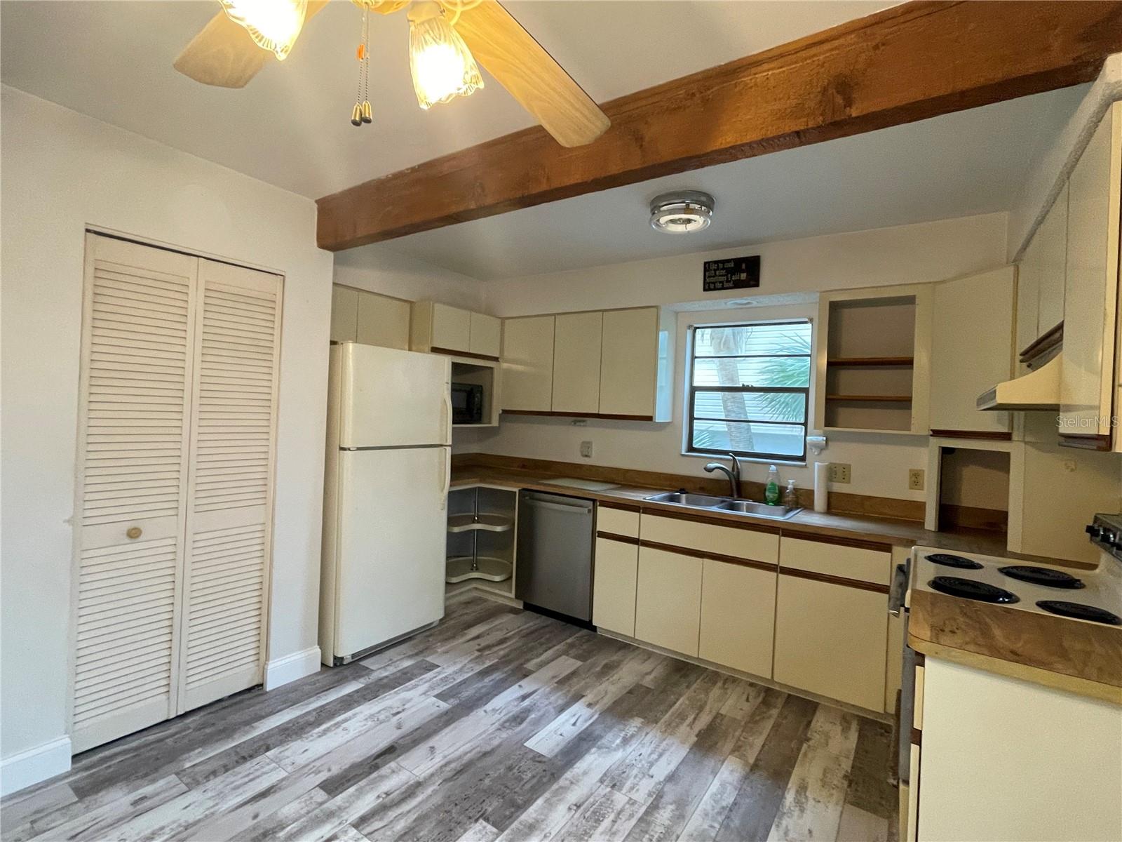 Image 31 of 42 For 60 Beachcomber Lane B