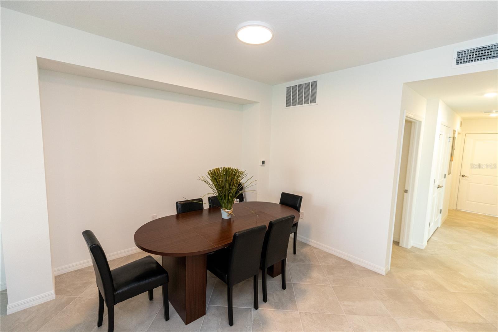 Image 11 of 23 For 16572 Kingwood Lane 3611