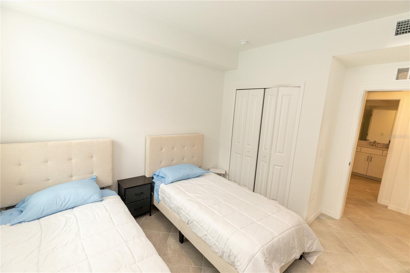 Image 16 of 23 For 16572 Kingwood Lane 3611