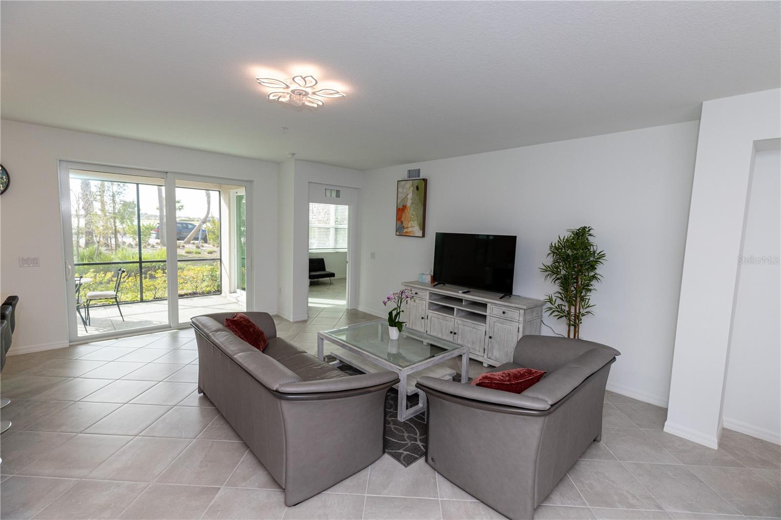 Image 8 of 23 For 16572 Kingwood Lane 3611