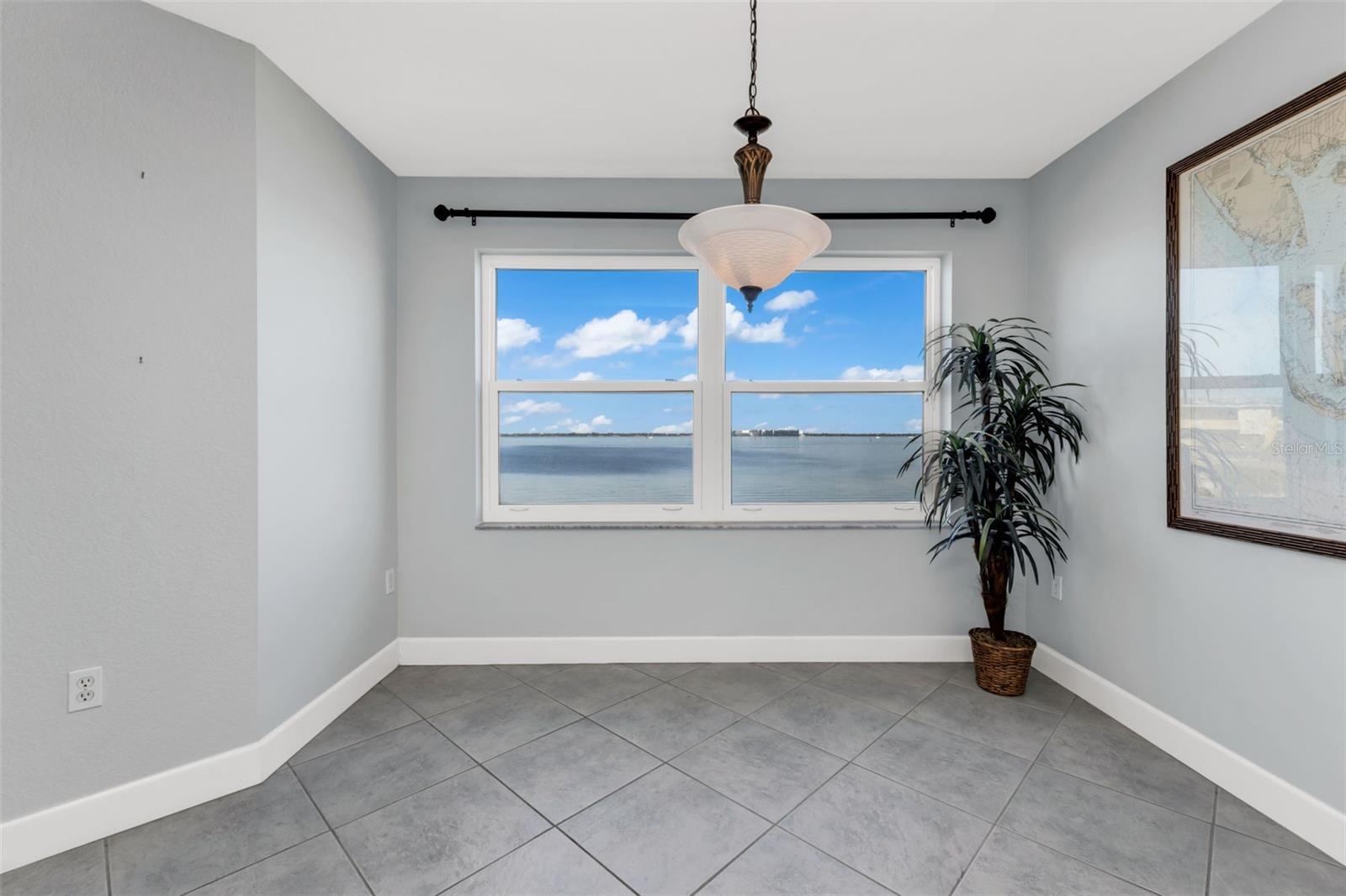 Image 22 of 44 For 1650 Marion Avenue 123