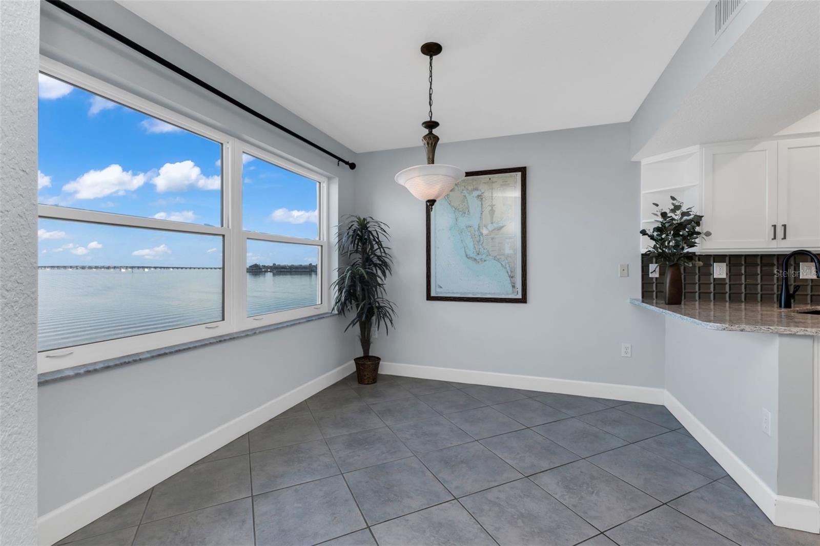 Image 23 of 44 For 1650 Marion Avenue 123