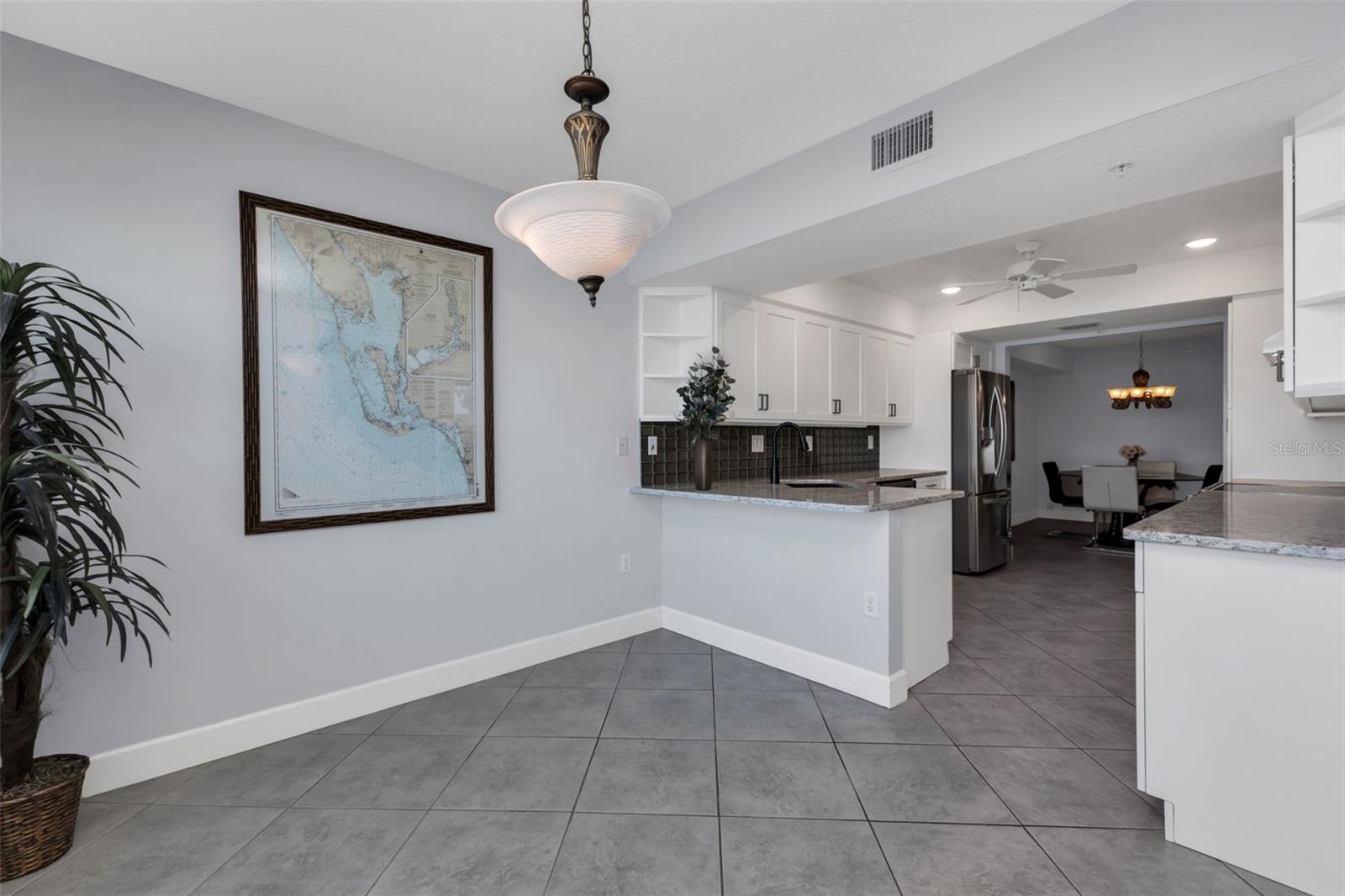 Image 24 of 44 For 1650 Marion Avenue 123