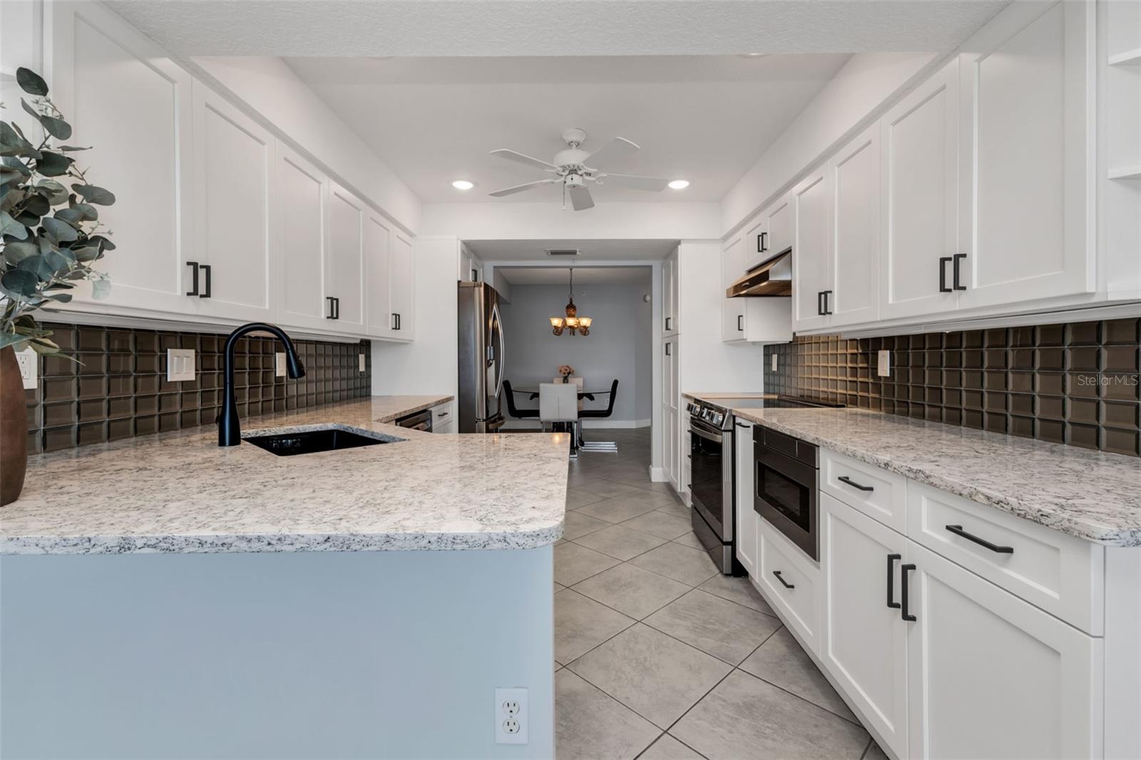 Image 25 of 44 For 1650 Marion Avenue 123