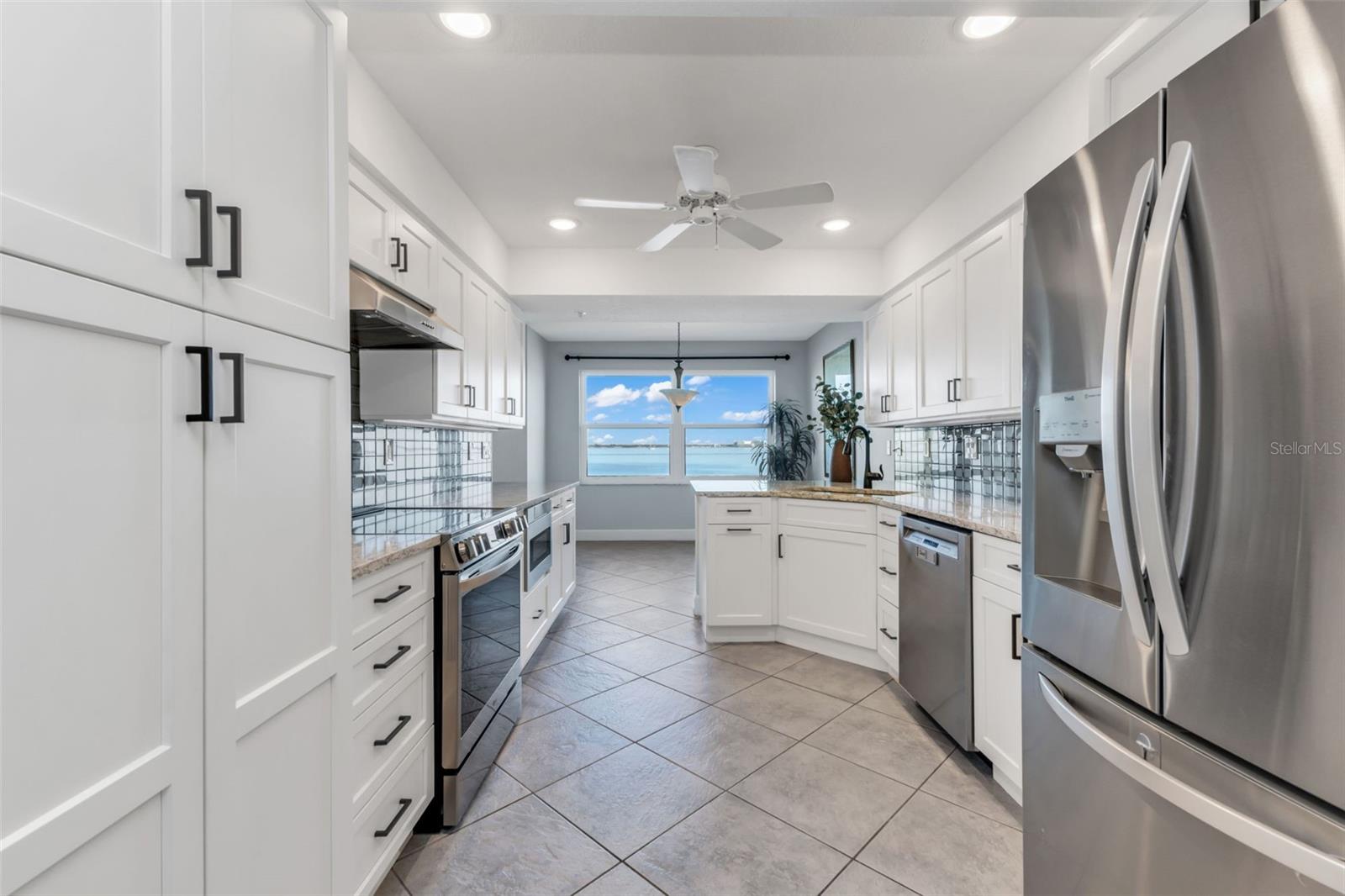 Image 3 of 44 For 1650 Marion Avenue 123