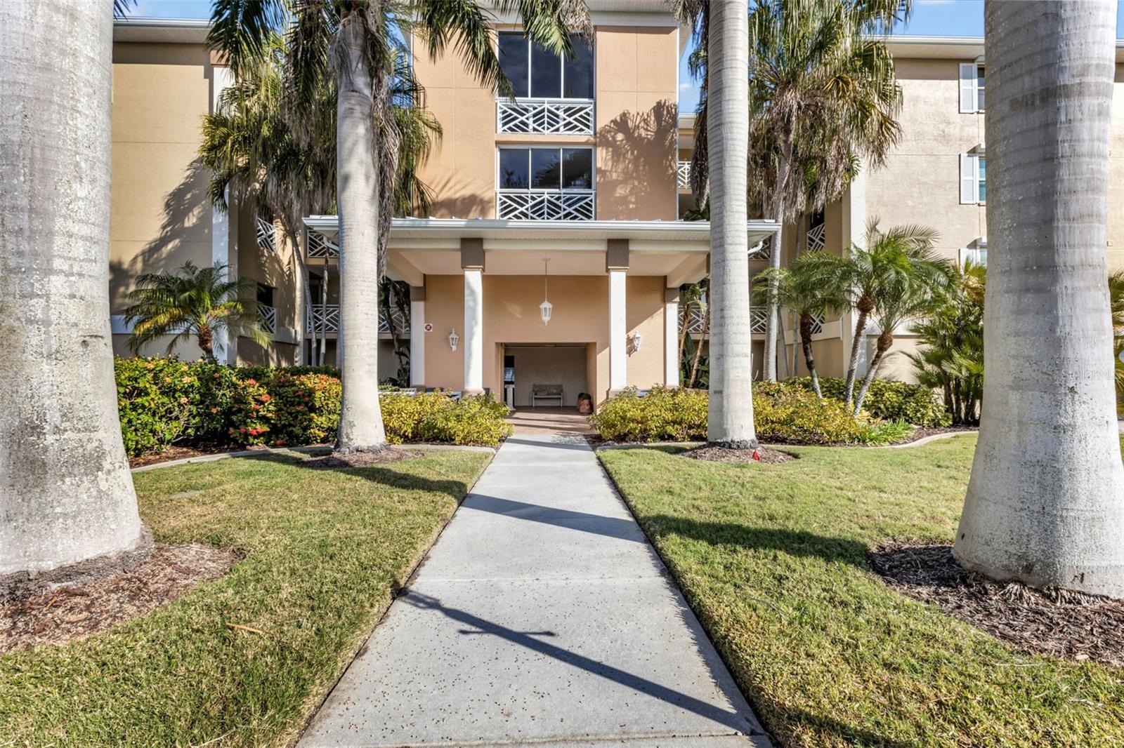 Image 32 of 44 For 1650 Marion Avenue 123