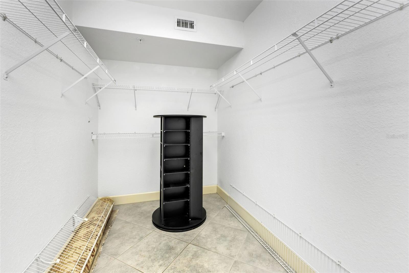 Image 36 of 44 For 1650 Marion Avenue 123