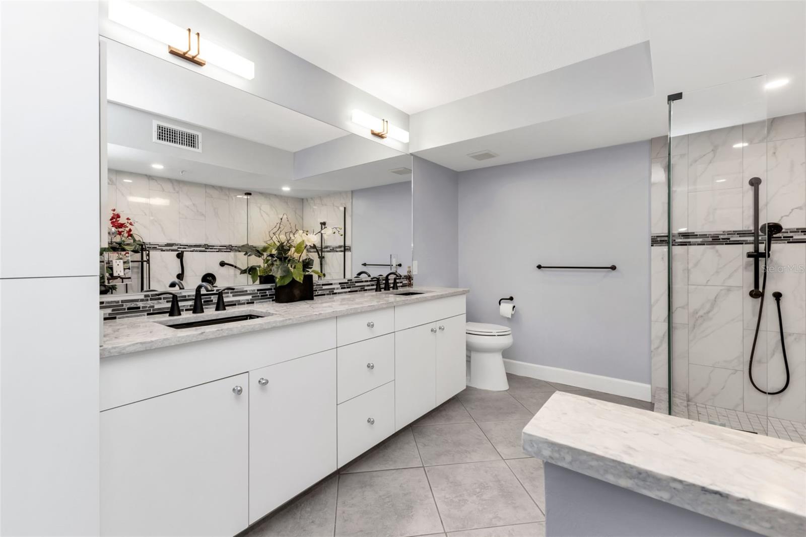 Image 37 of 44 For 1650 Marion Avenue 123