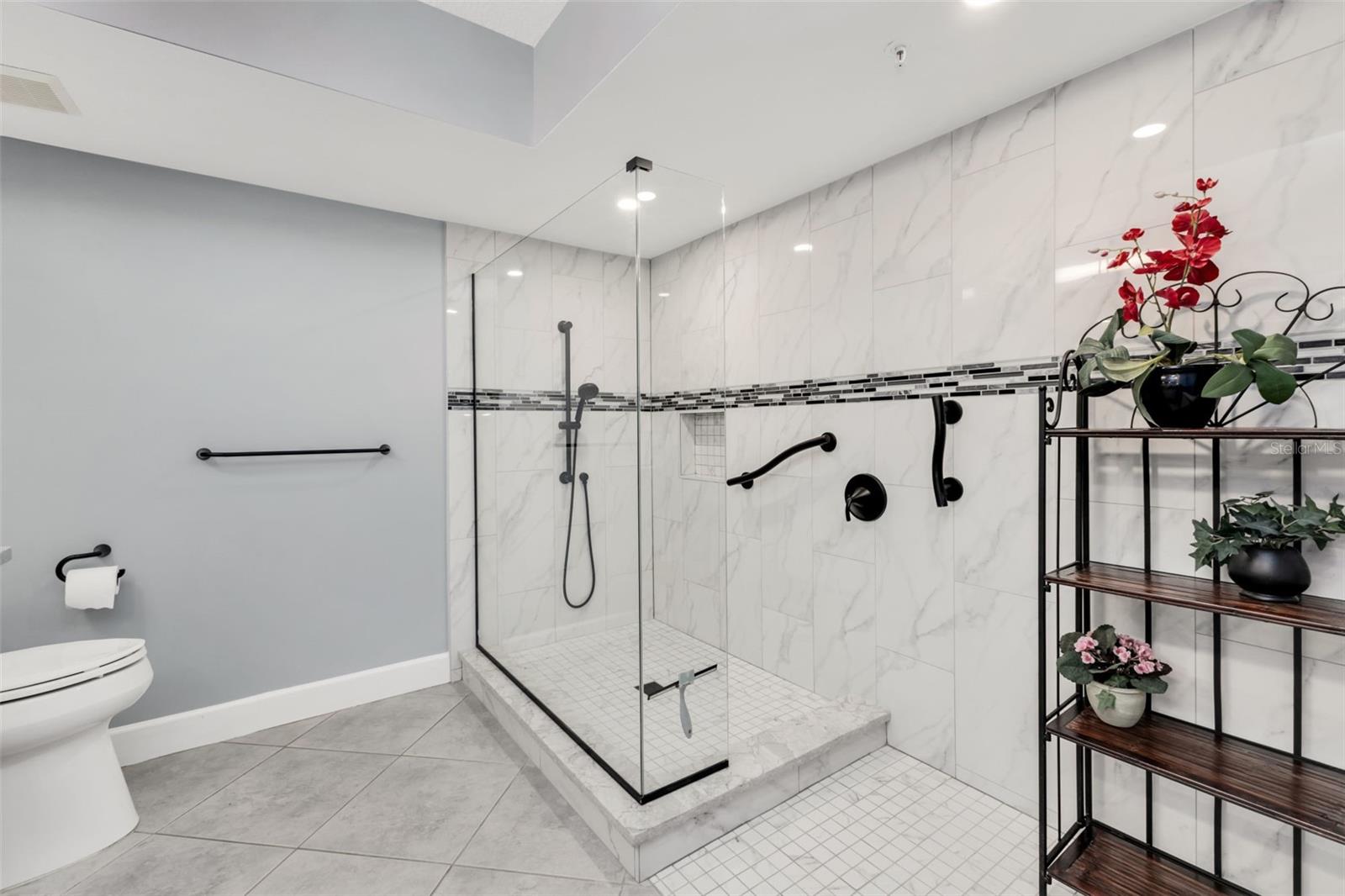 Image 39 of 44 For 1650 Marion Avenue 123