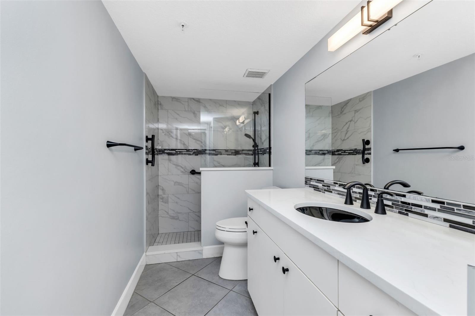 Image 41 of 44 For 1650 Marion Avenue 123