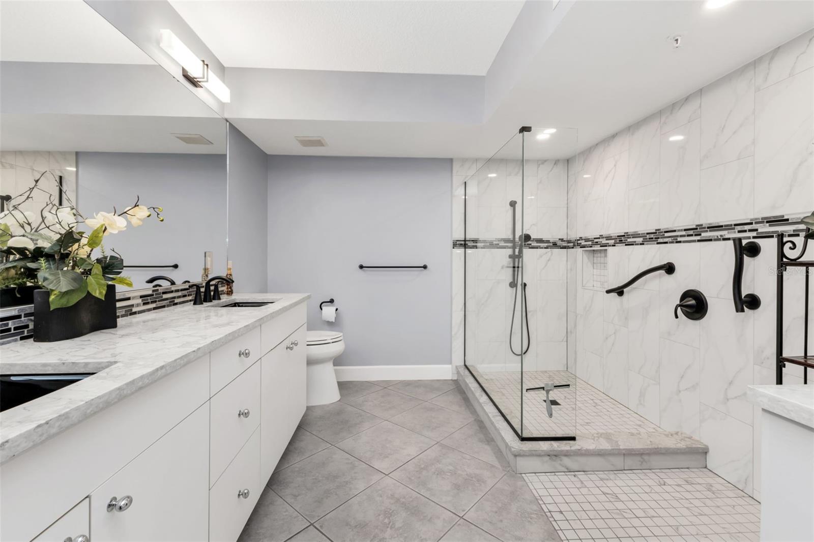 Image 5 of 44 For 1650 Marion Avenue 123