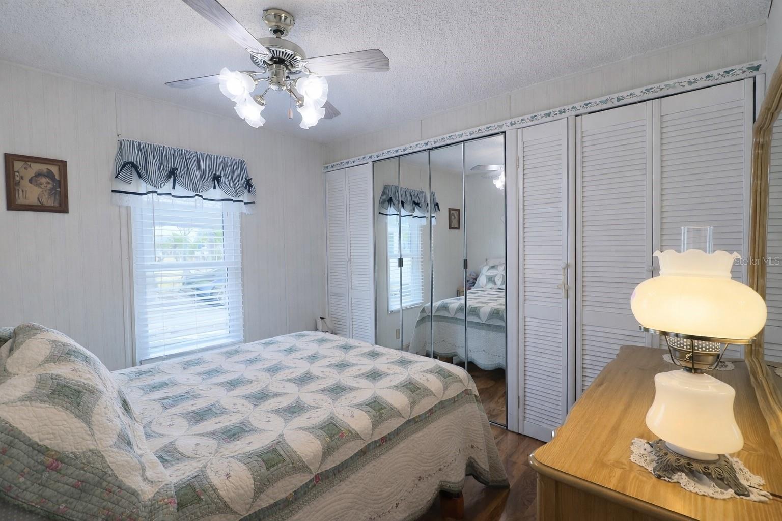 Listing photo id 18 for 772 Imperial Drive