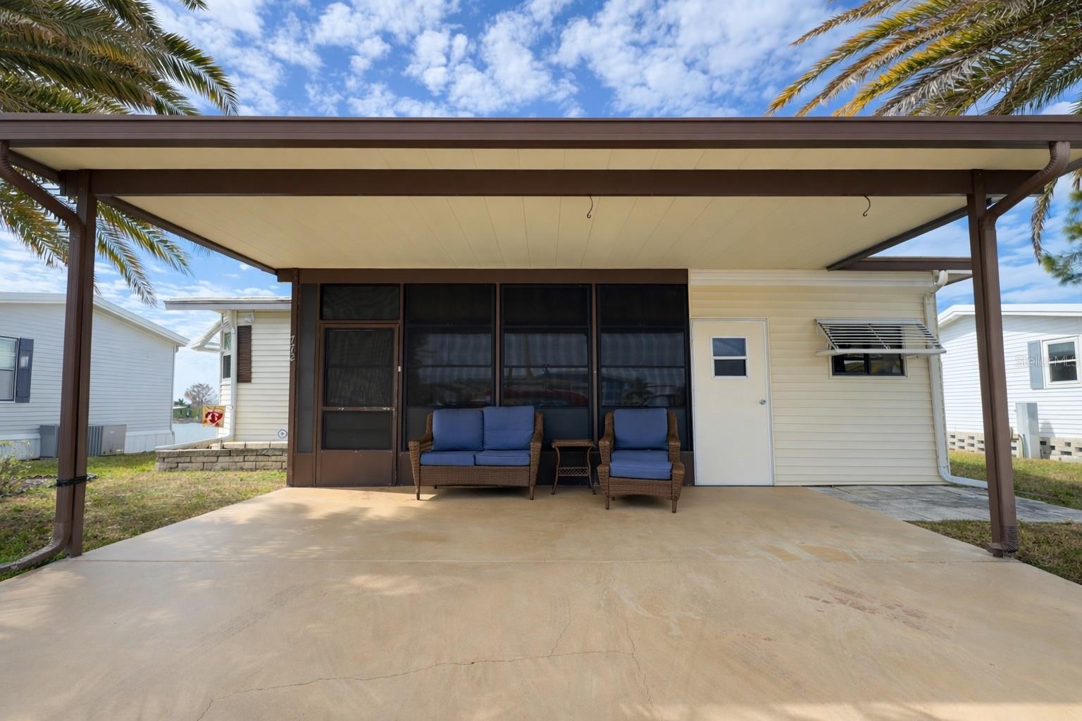 Listing photo id 24 for 772 Imperial Drive