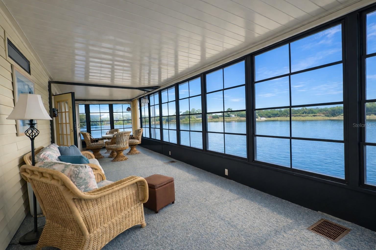 Listing photo id 1 for 772 Imperial Drive