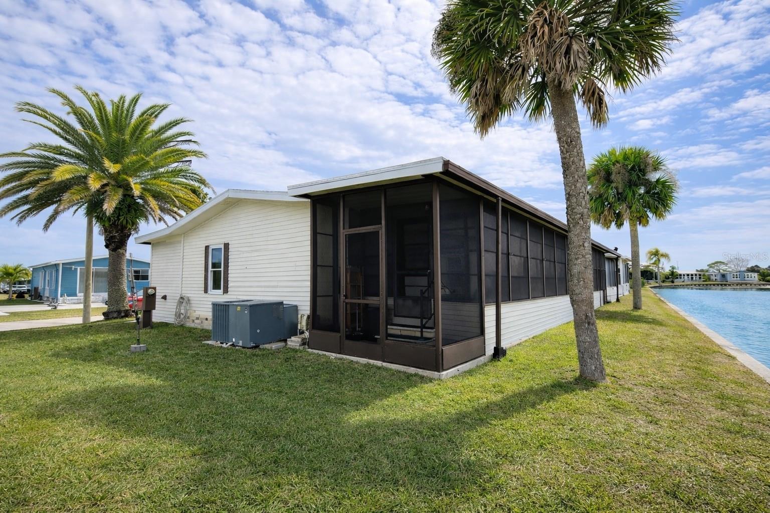 Listing photo id 28 for 772 Imperial Drive