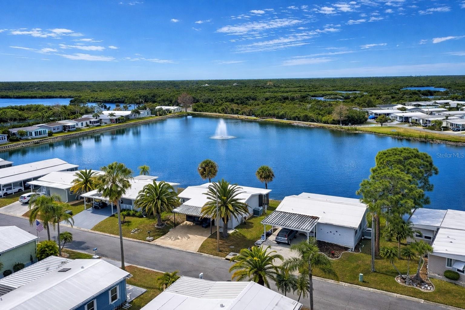 Listing photo id 30 for 772 Imperial Drive