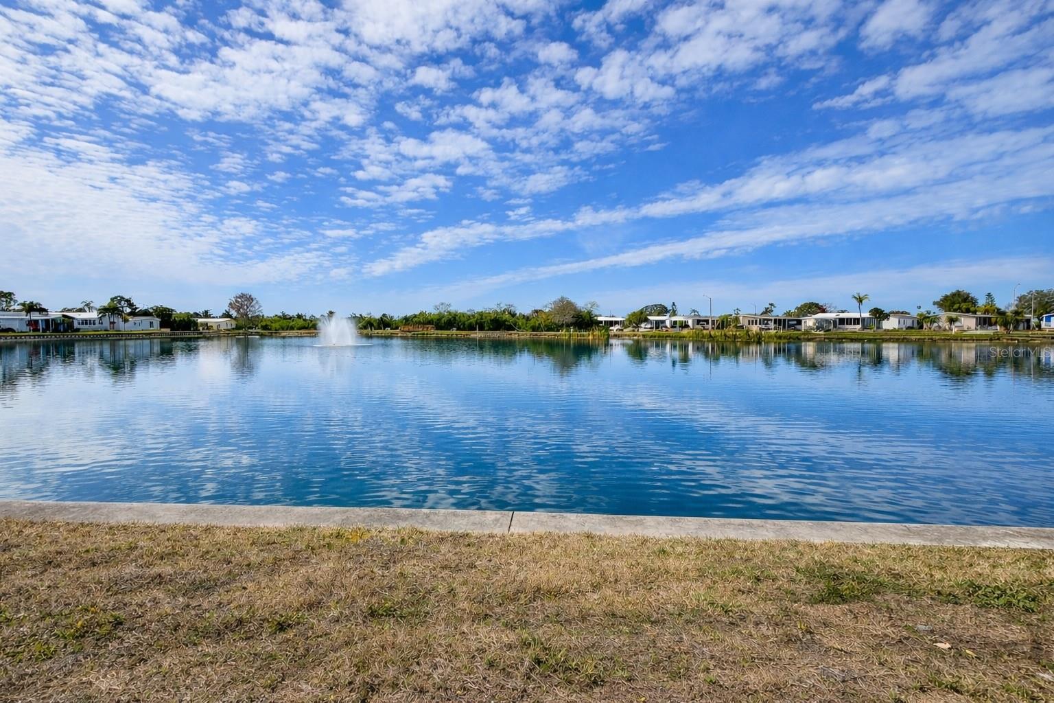 Listing photo id 32 for 772 Imperial Drive