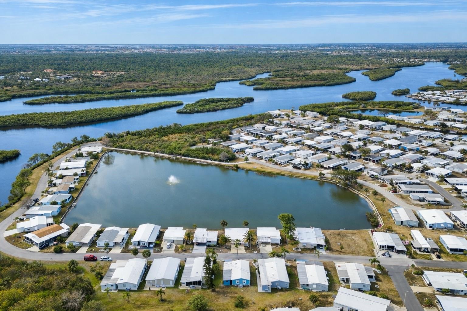 Listing photo id 34 for 772 Imperial Drive