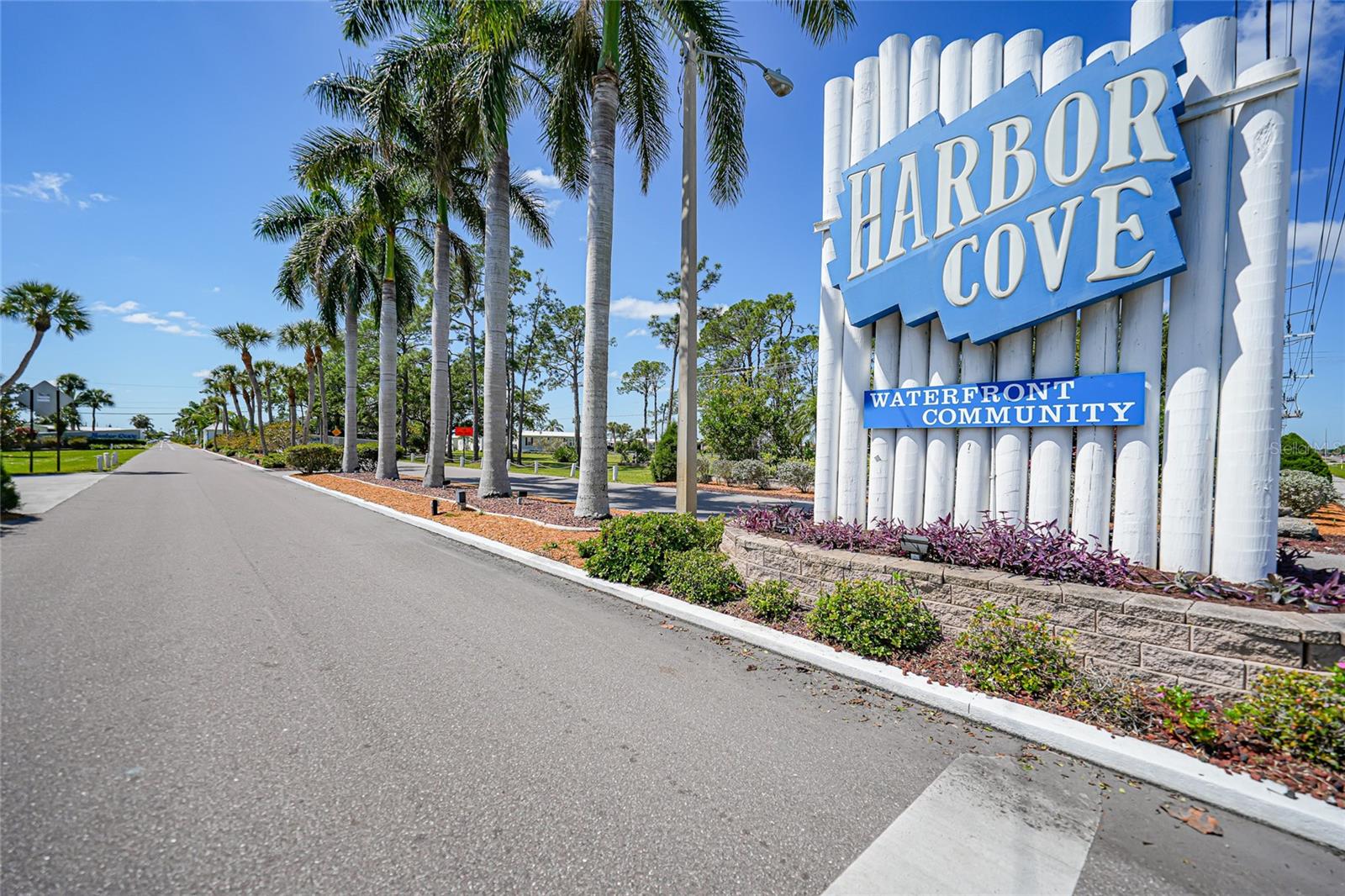 Listing photo id 35 for 772 Imperial Drive