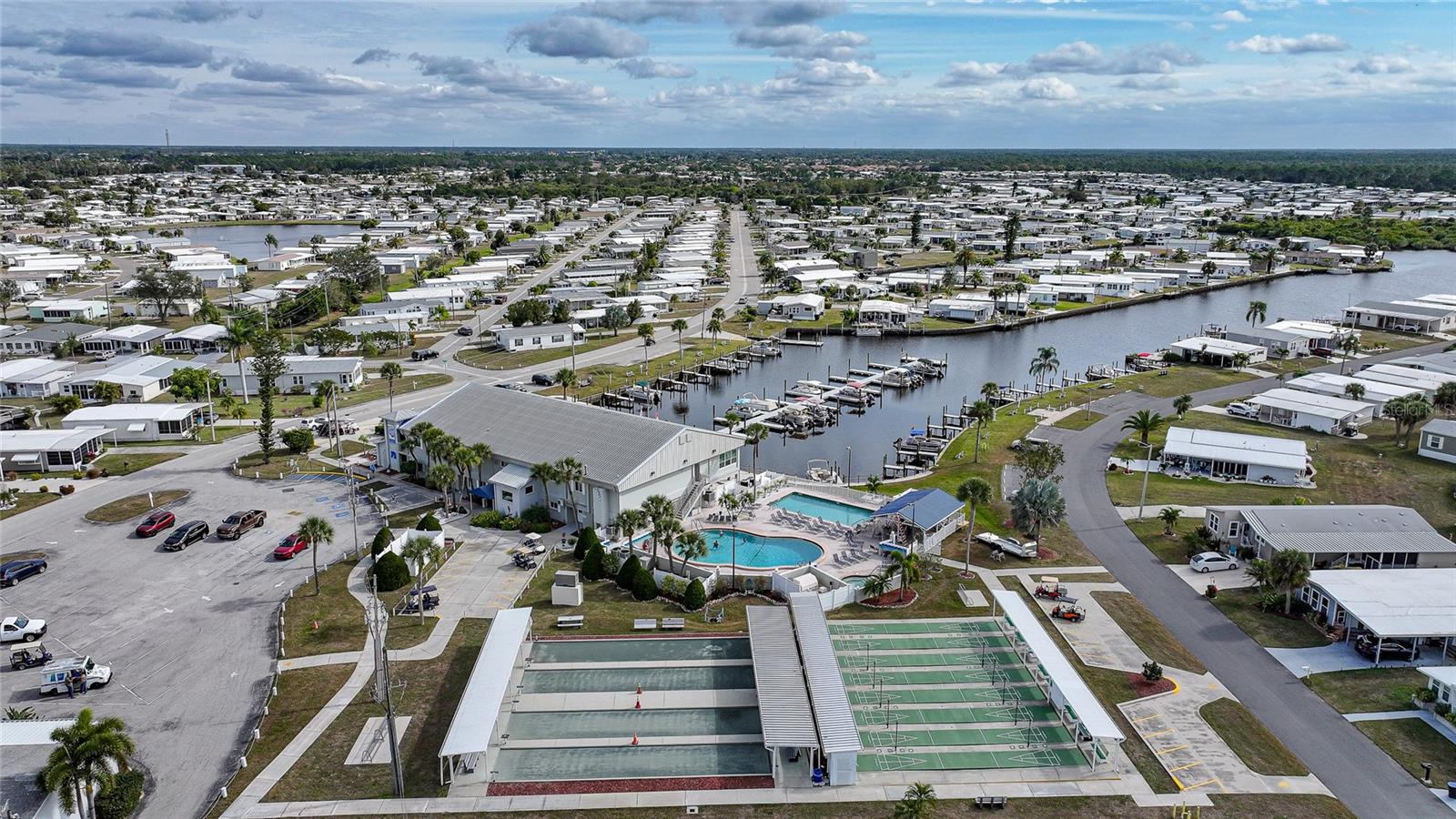 Listing photo id 39 for 772 Imperial Drive