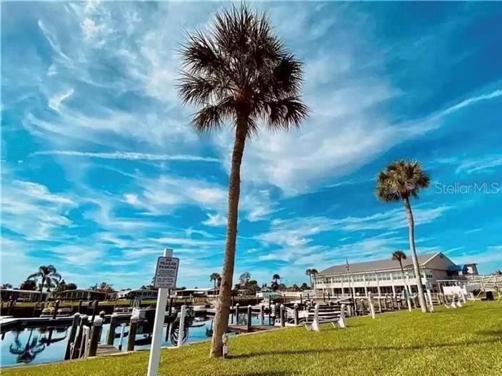 Listing photo id 53 for 772 Imperial Drive