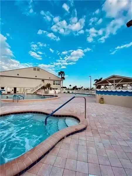 Listing photo id 60 for 772 Imperial Drive