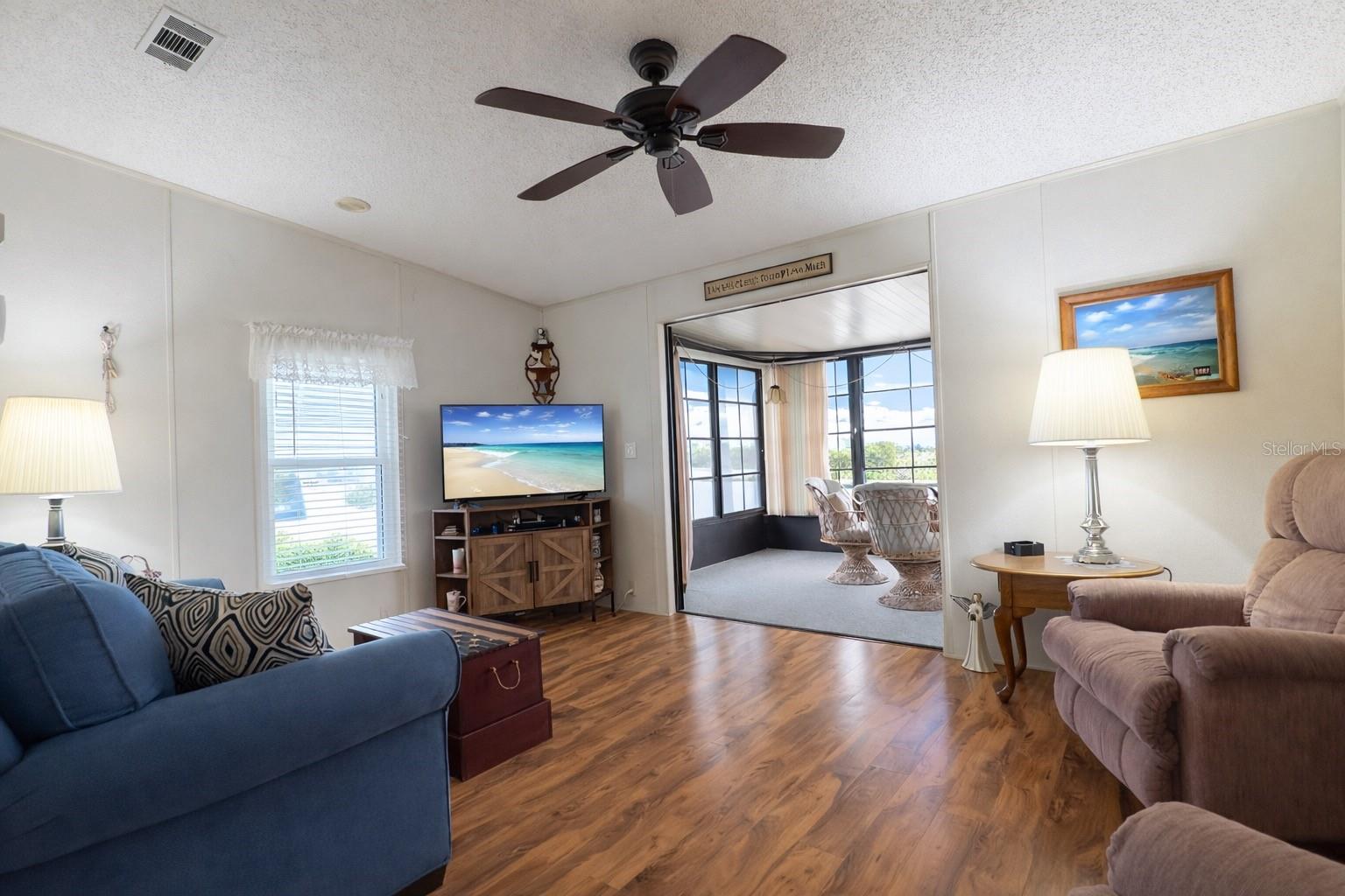 Listing photo id 7 for 772 Imperial Drive