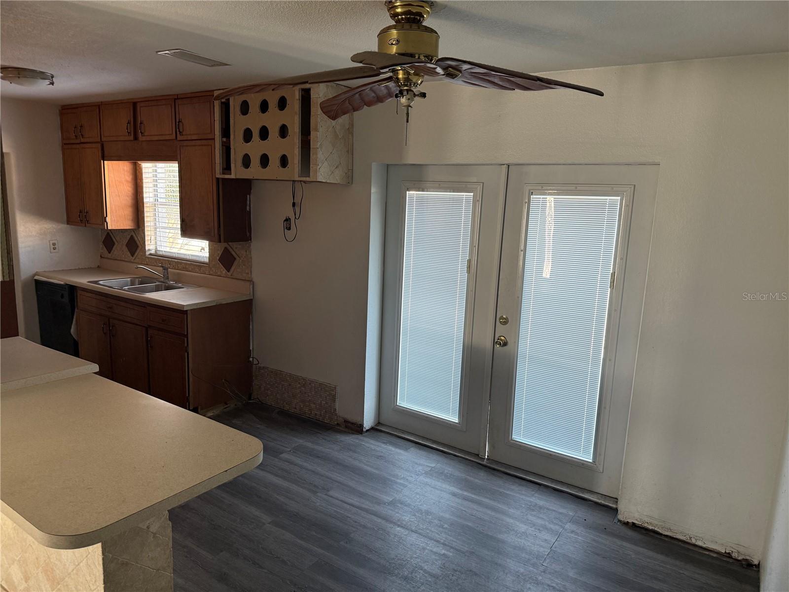 Image 10 of 25 For 1129 Golden Avenue