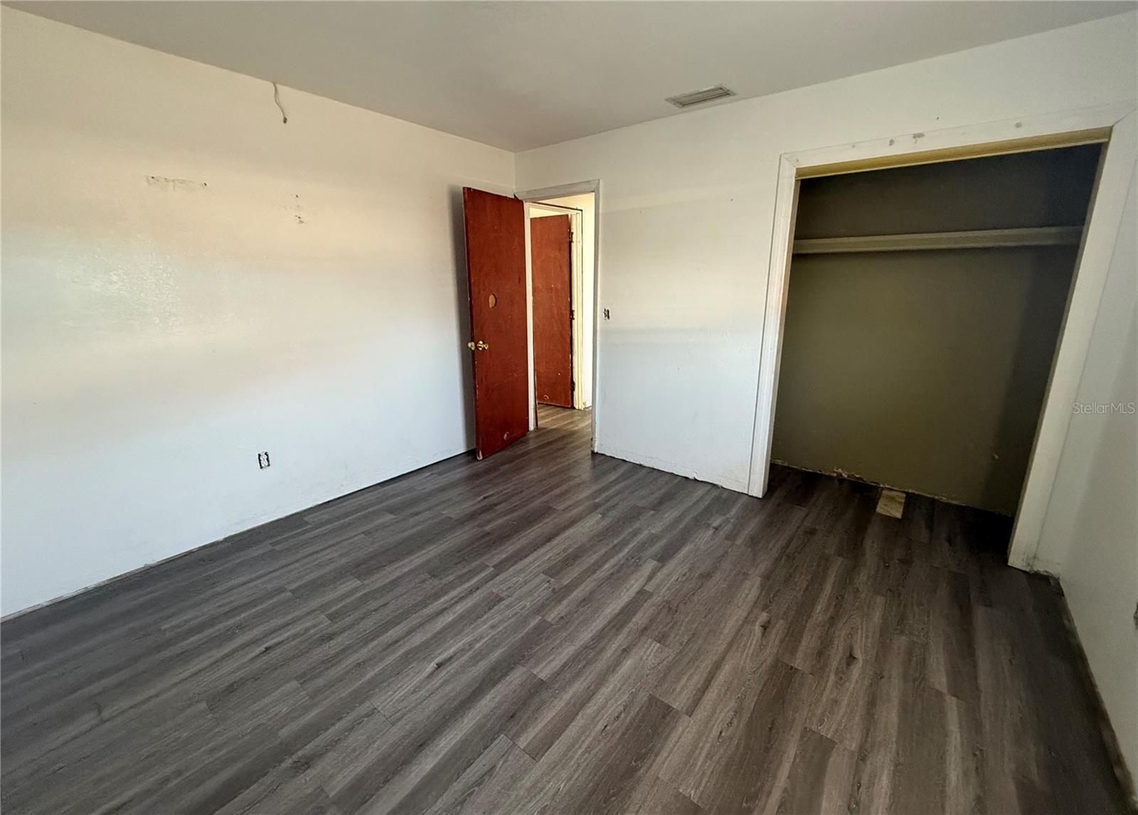 Image 15 of 25 For 1129 Golden Avenue