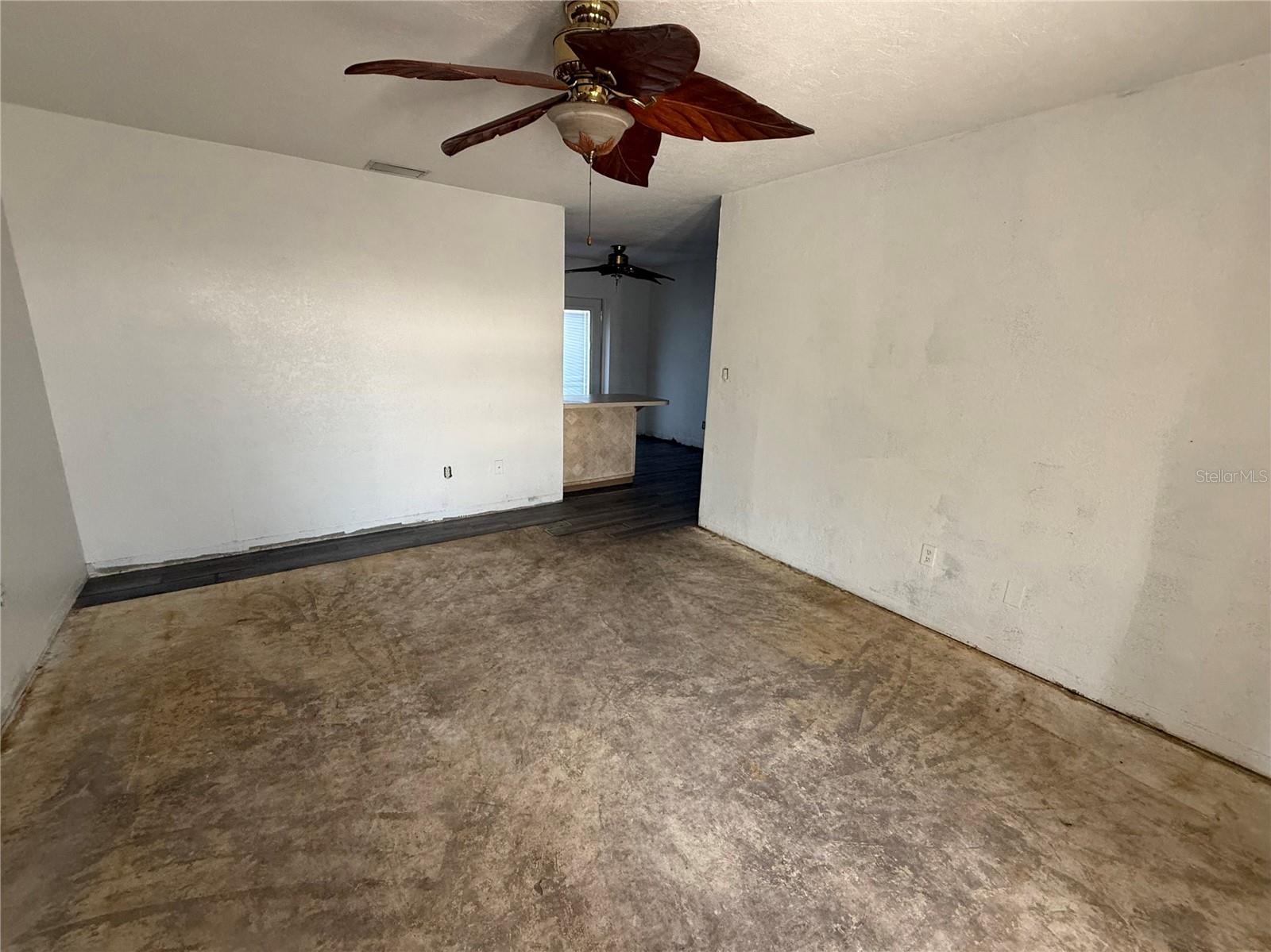 Image 19 of 25 For 1129 Golden Avenue